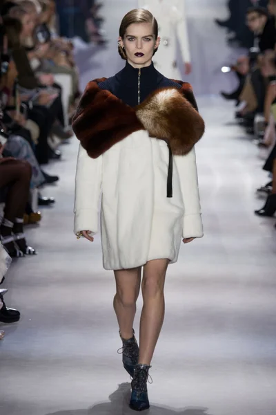 Look 11